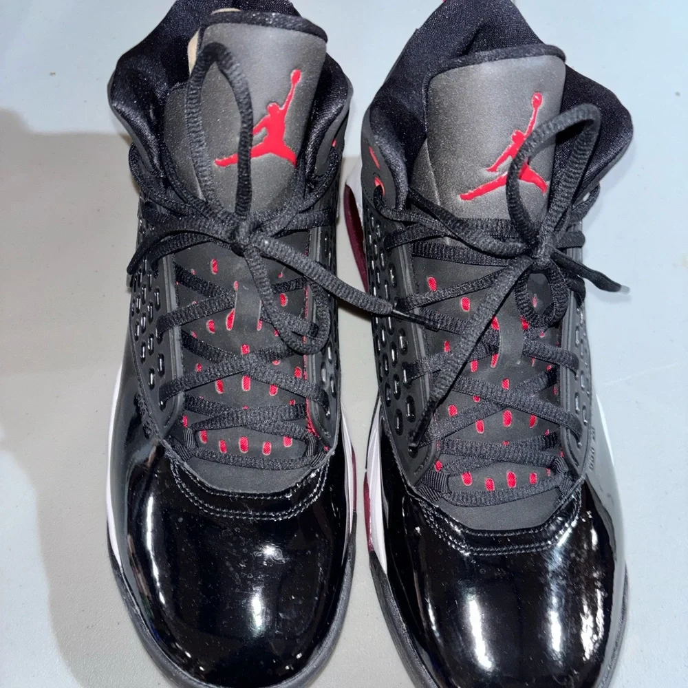 Jordan Athletic Shoes Black and Red - Picture 6 of 8